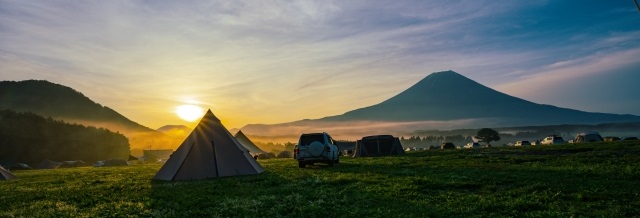 キャンプで日の出を見る（朝日）