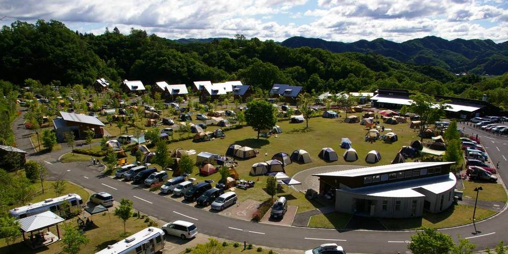 キャビンが並ぶ大子広域公園オートキャンプ場グリンヴィラ